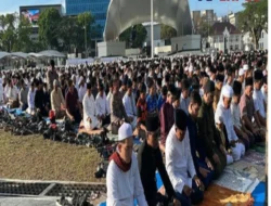 Ribuan Warga Salat Idul Adha di Lapangan Merdeka Medan