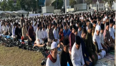 Ribuan Warga Salat Idul Adha di Lapangan Merdeka Medan