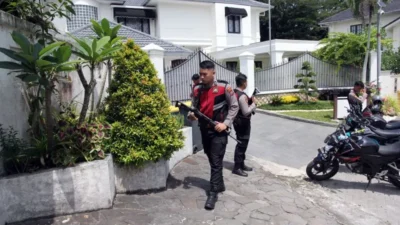Usai Geledah Rumah Kadis PUPR Sumut nonaktif, KPK sita Rp2,8 miliar dan 2 senpi