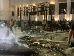 Pos Polisi di Medan Ludes Dibakar Massa  