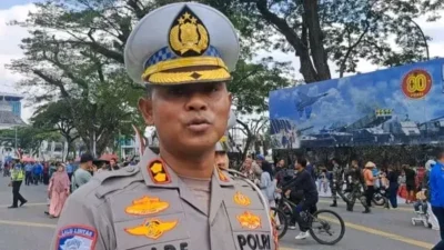 Kasat Lantas Hari Ini DJ Parlin Sembiring Diantar Keluarga ke Polrestabes Medan