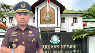 Gemar Membaca Sejak Kecil Bawa Yos Arnold Tarigan dari Wartawan Hingga Plh Kajari Madina