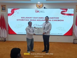 PWI Kota Cirebon Beri Penghargaan ke OJK, Bukti Kuat Sinergi dengan Insan Pers