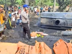 16 NYAWA MELAYANG DI JALINSUM: BUS ALS ADU BANTENG DENGAN TRUK BBM, KEDUA KENDARAAN LUDES TERBAKAR
