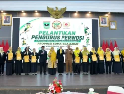 GEBRAKAN SRIKANDI PASBAR! NY. GUSMALINI RESMI NAKHODAI PERWOSI, SIAP GEMBLENG ATLET PUTRI RANAH MINANG TEMBUS PON XXII