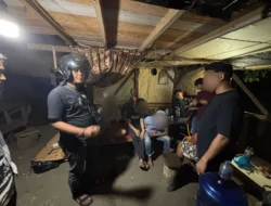 POLRES PASAMAN BARAT BONGKAR PESTA NARKOBA DI KAMPUNG CUBADAK EMPAT PRIA DIBORGOL USAI NYABU, SATU DIANTARANYA ANAK MANTAN PEJABAT DAERAH