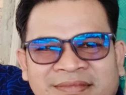 Guru Madrasah yang Menolak Menyerah: Mengajar di Pagi Hari, Memangkas Rambut Demi Kehormatan Diri