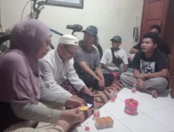 Jaga Solidaritas dan Tali Persaudaraan, Relawan Gubeng Bersatu Jenguk Istri Koordinator yang Sakit