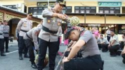 51 Personel Polres Pelabuhan Tanjung Perak Naik Pangkat, Kapolres Tekankan Pelayanan Humanis dan Profesional