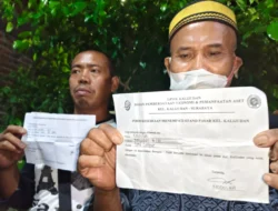 Ratusan Pedagang kaki lima di kawasan Kalijudan menujukan surat atau form kesediaan menempati stand dengan biaya pendafatarn 100 ribu. 