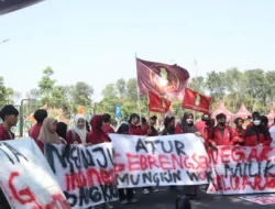 Program MBG, Soroti Efektivitas dan Kesejahteraan Guru Aksi PC IMM Sidoarjo menuntut program MBG dievaluasi total.