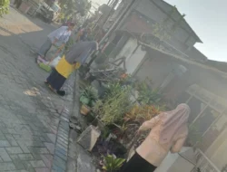 Warga Gubeng Jaya Gelar Kerja Bakti Sambut HUT Ke-81 Kemerdekaan RI
