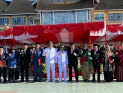 BUPATI YULIANTO PIMPIN UPACARA HUT KE-81 RI DI PASBAR, SERAHKAN PENGHARGAAN DAN BANTUAN