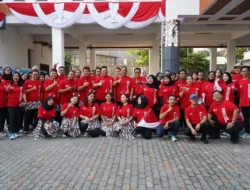 Pegawai Sekretariat DPRD Jatim lomba untuk memeriahkan HUT ke-81 RI