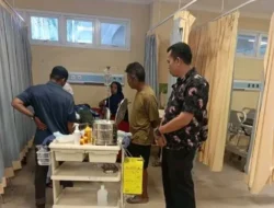 Cari Lokan di Batang Sikilang Diterkam Buaya, Kalaksa BPBD Pasbar Jenguk Korban di RSUD Jambak