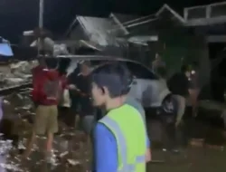 Galodo Terjang Kompleks Kantor Bupati Solok, Material Batu dan Lumpur Tutupi Jalan Nasional Solok – Padang