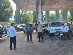 Pastikan BBM Subsidi Tepat Sasaran, Polsek Kinali Patroli di SPBU Base Camp